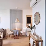 10 Minutes To City: Cozy Urban Apartment Bratislava