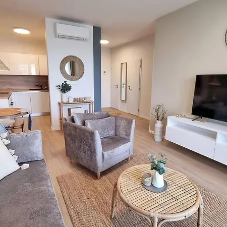 10 Minutes To City: Cozy Urban