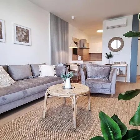 10 Minutes To City: Cozy Urban Appartement